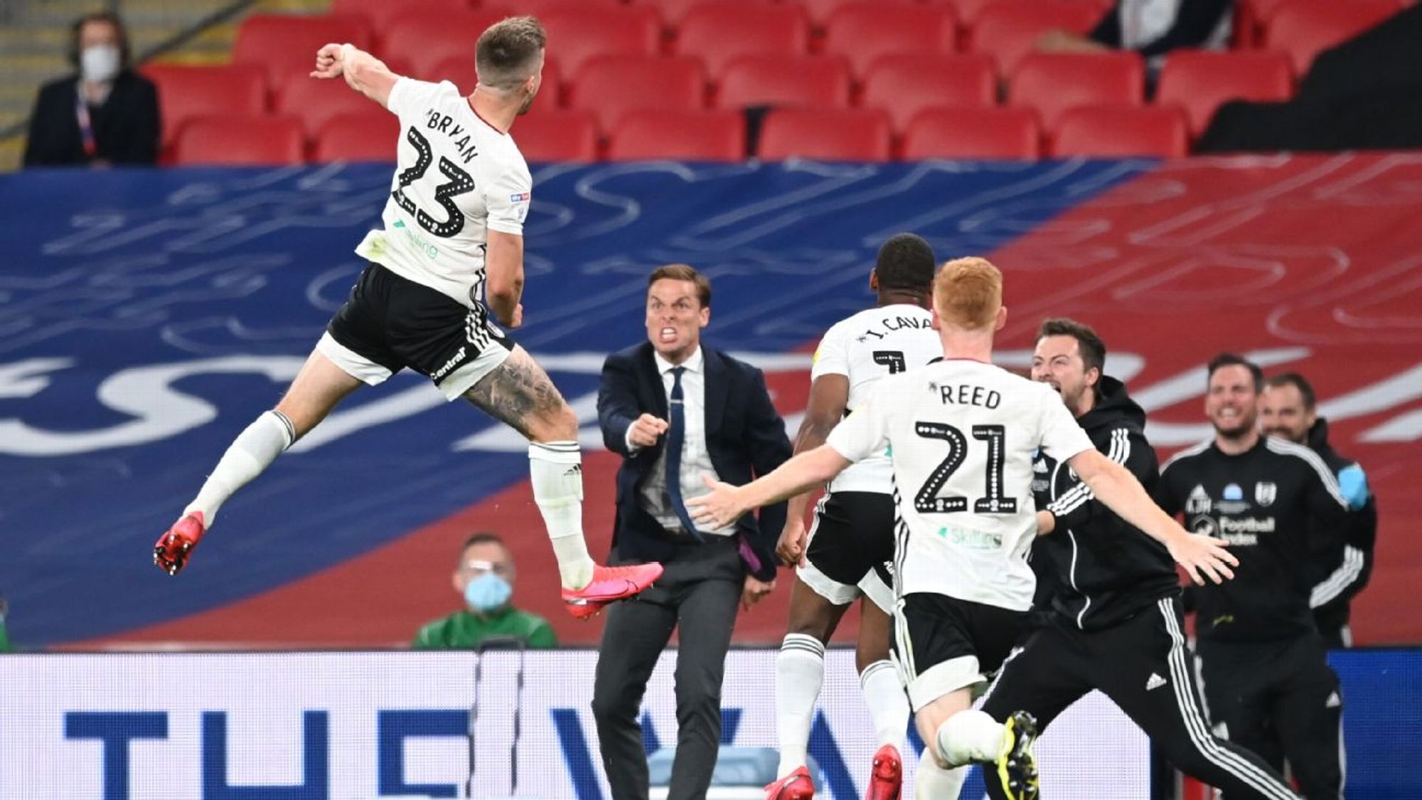 场控球手与 场控球手与